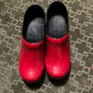 Sanita Lipstick Red Clogs size 39